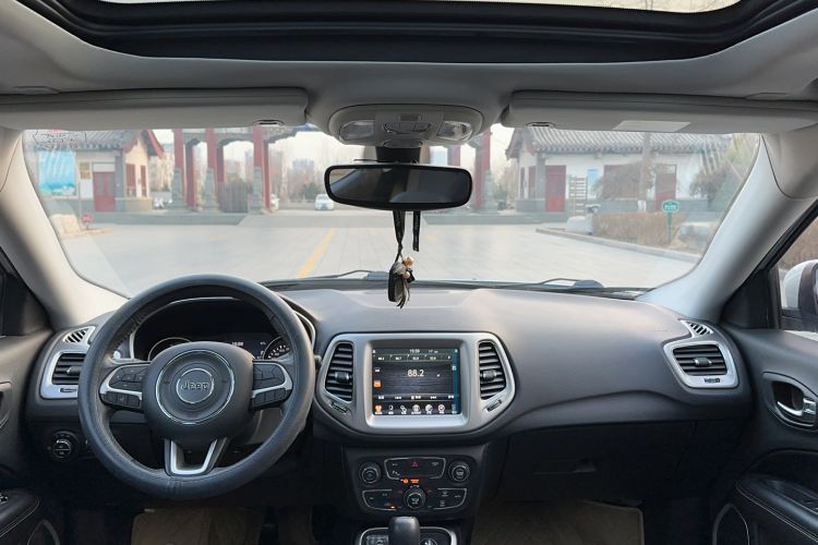 Used  Compass 2017 200T Automatic Family Edition
