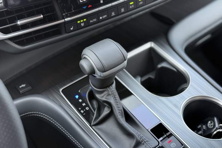 Used Toyota Sienna 2024 2.5L Hybrid Four-Wheel Drive Prestige Edition
