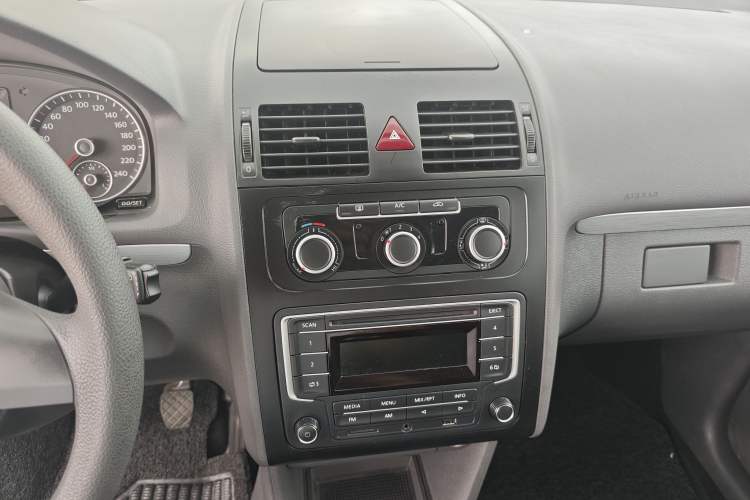 Used Volkswagen Touran 2015 1.4T Manual Fashion Edition 5-Seater
