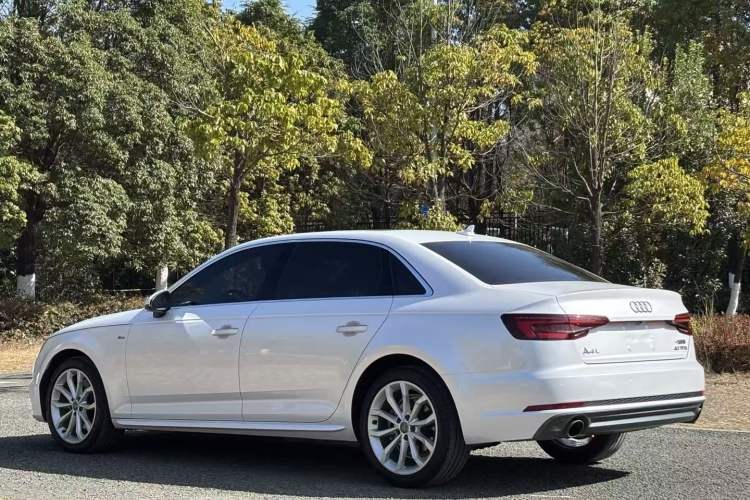 Used Audi A4L 2018 30th Anniversary Edition 40 TFSI Fashion Model
