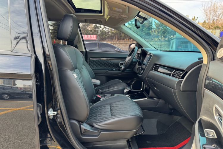 Used Mitsubishi Outlander 2021 2.0L Two-Wheel Drive Comfort Edition 7 Seats