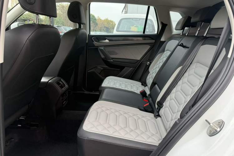 Used Volkswagen Tayron 2023 300TSI Two-Wheel-Drive Luxury Plus Advanced Edition
