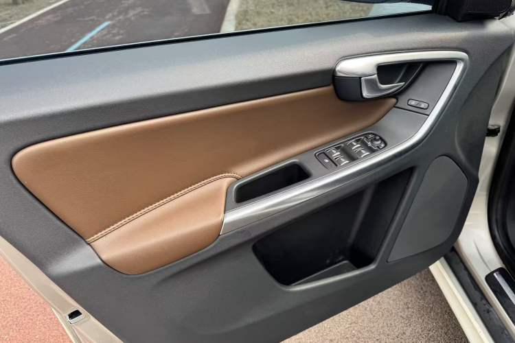 Used Volvo XC60 2017 T5 AWD Smart Upgrade Edition