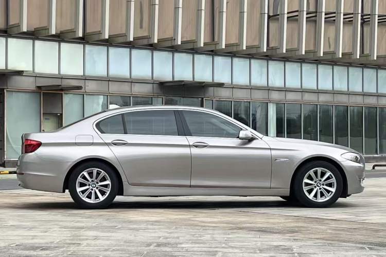 Used BMW 5 Series 2013 525Li Leading Model
