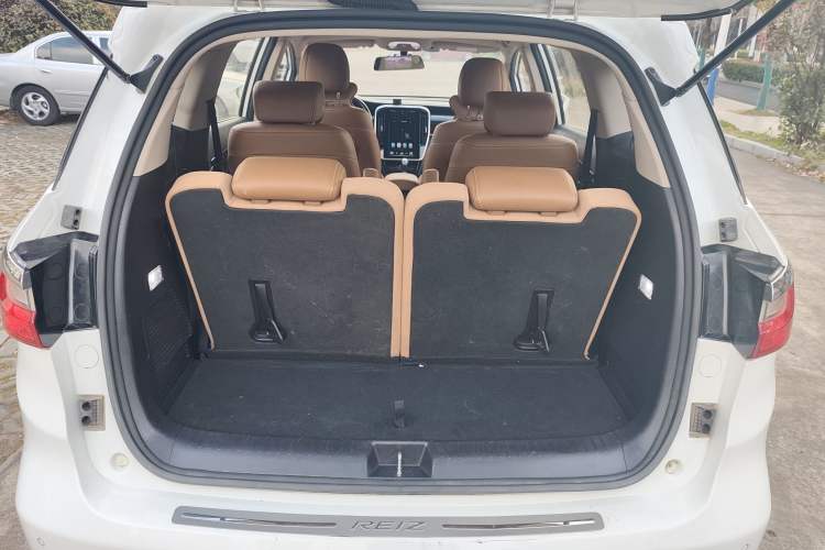 Used BYD Song MAX 2018 1.5T Automatic Smart Connect Elite Model with 6 Seats