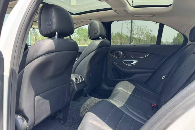 Used Mercedes-Benz C-Class 2015 C 200 L
