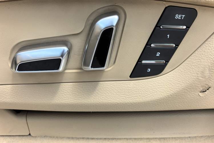 Used Haval H9 2015 2.0T Four-Wheel Drive Ultra-Luxury 7-Seater
