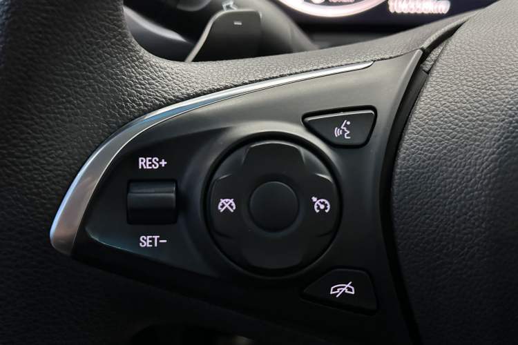 Used Buick GL8 2022 ES Landtrek 653T Comfort Edition