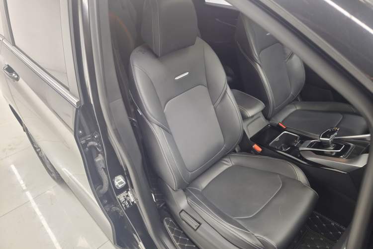 Used SAIC MAXUS EUNIQ 5 2020 1.3T PLUG-IN Elite Edition
