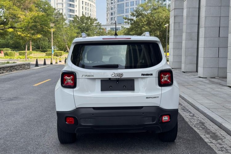 Used  Renegade 2018 Connected Large Screen Version 180T Automatic Kinetic Edition+
