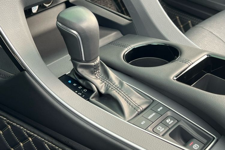 Used Toyota Avalon 2019 Dual-Engine 2.5L Luxury Edition China VI Standard