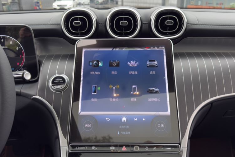 Used Mercedes-Benz GLC 2023 Facelift GLC 260 L 4MATIC Dynamic Version 5 Seats
