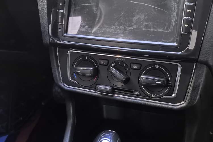 Used Volkswagen Santana 2017 Haval H9 1.6L Automatic Comfort Edition
