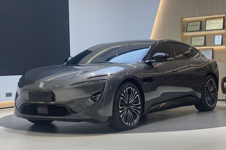 Used  12 2025 Max Extended-Range Edition
