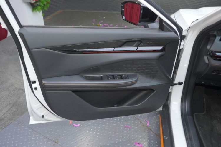 Used Changan UNI-V 2024 1.5T Prestige Sport Edition
