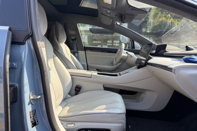 Used Hima Luxeed S7 2025 705 km Max
