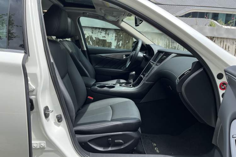 Used Infiniti Q50L 2018 2.0T Enjoyment Version China VI Standard
