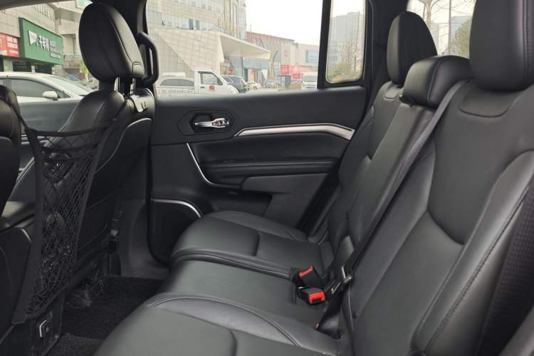 Used  Commander 2018 2.0T Two-Wheel Drive Enjoy Edition China V
