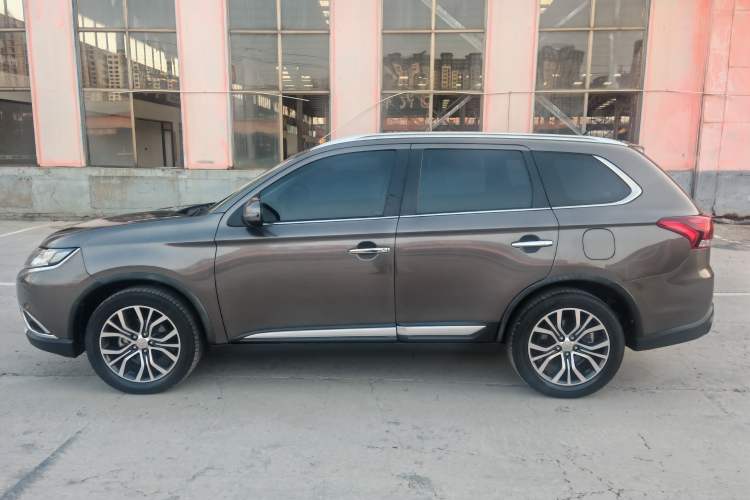 Used Mitsubishi Outlander 2016 2.4L 4x4 Elite Edition 5 Seats
