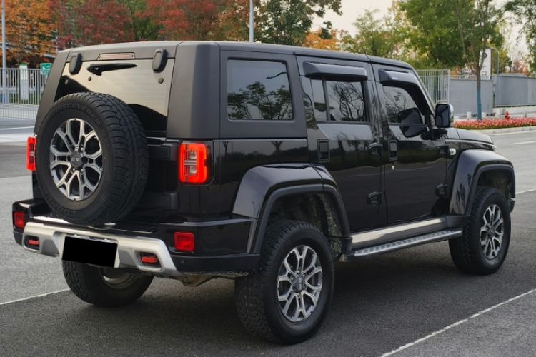 Used  BJ40 2023 2.0T Automatic Four-Wheel Drive Urban Hunter Edition Chivalrous Type
