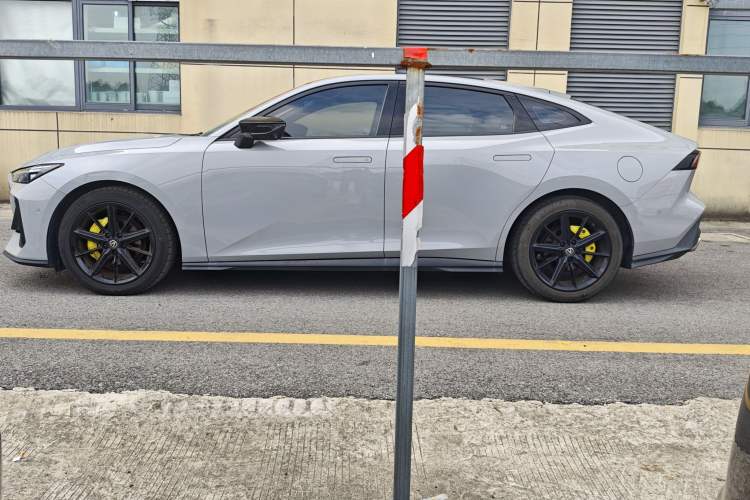 Used Changan UNI-V 2022 1.5T Smart Navigation Version
