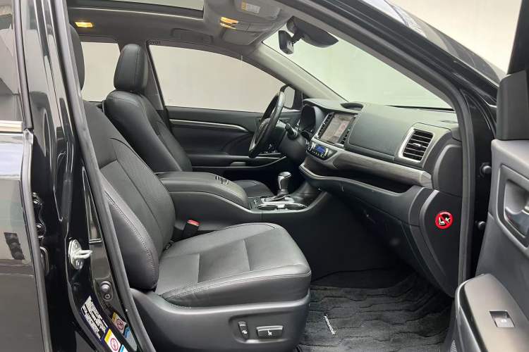 Used Toyota Highlander 2018 2.0T Four-Wheel Drive Ultimate Edition 7-Seater Emission Standard China V
