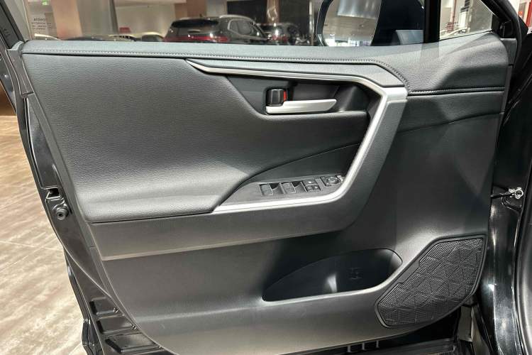 Used Toyota Wildlander 2022 2.0L CVT Two-Wheel Drive Luxury PLUS Edition
