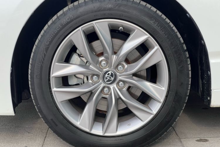 Used Toyota Avalon 2019 Dual-Engine 2.5L Luxury Edition China VI Standard