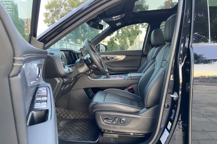 Used GAC Trumpchi GS8 2022 Linghang Series 2.0 TGDI Two-Wheel-Drive Luxury Smart Connectivity Version (7 Seats)
