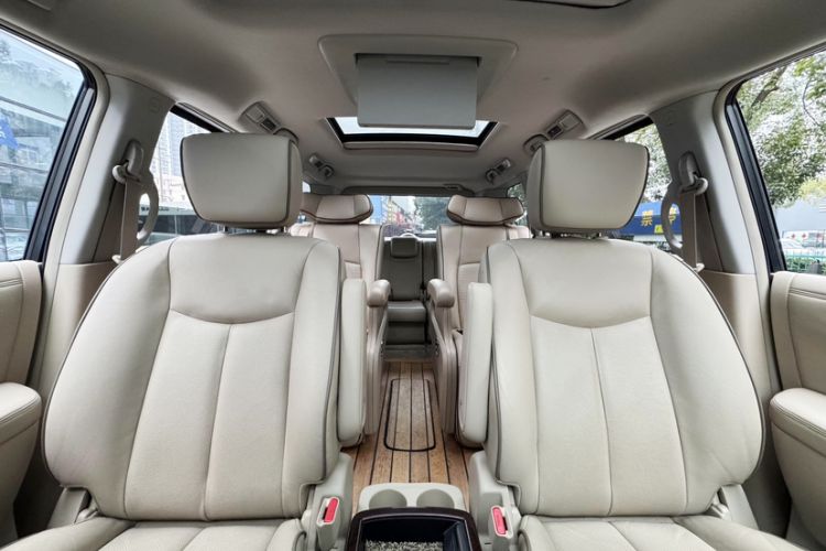 Used Nissan Quest 2015 3.5L SL
