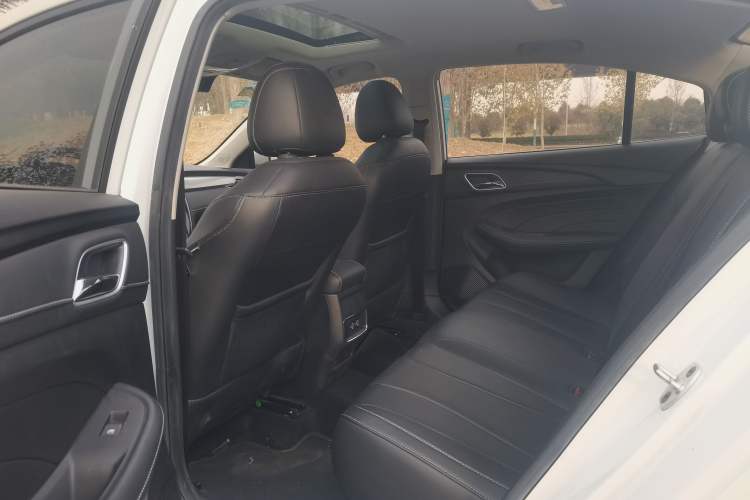 Used Roewe i5 2020 1.5L Automatic 4G Connect Luxury Flagship Edition
