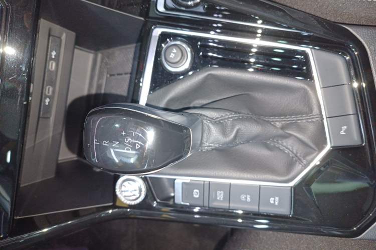 Used Volkswagen Tayron 2024 300TSI Two-Wheel-Drive Luxury Plus Advanced Version
