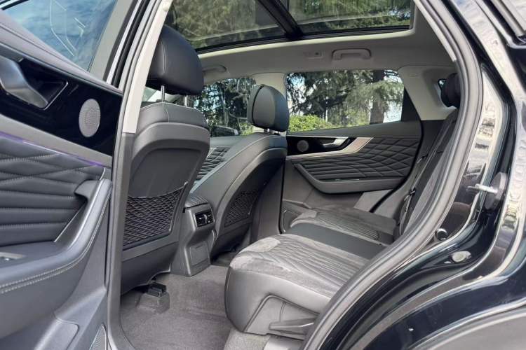 Used Hongqi HS5 2022 Revised Version 2.0T Smart Connect Flagship Edition
