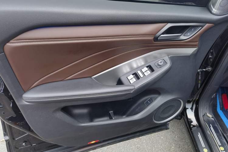 Used Wey VV6 2020 2.0T Two-Wheel Drive Smart Enjoyment+