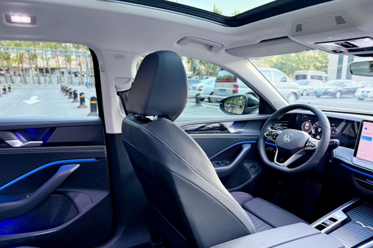 Used Volkswagen Magotan 2024 300TSI DSG Prestige Edition—A Real Eye-Catcher
