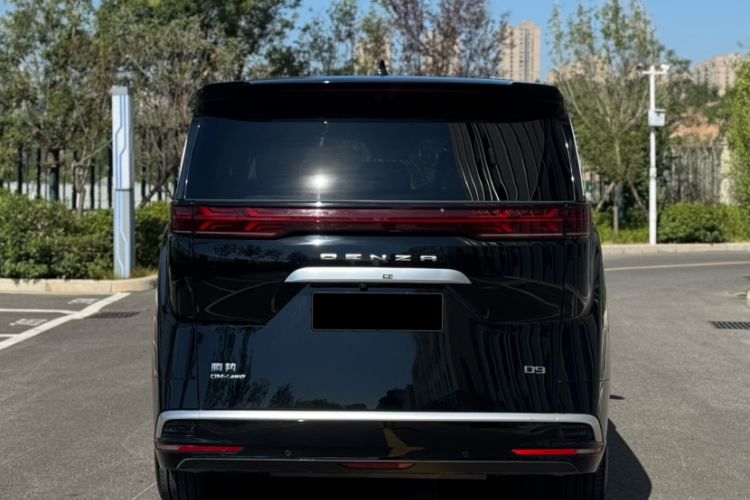 Used Denza D9 2024 DM-i 1050 Luxury Model
