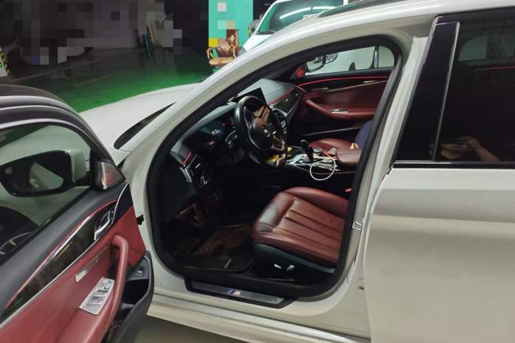 Used BMW 5 Series 2019 Facelifted 530Li Leading Edition M Sport Package
