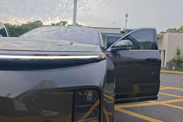 Used Li Auto L8 2023 Pro Model
