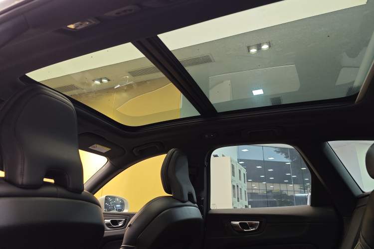 Used Volvo XC60 2019 T5 4x4 Smart & Dynamic Sport Edition China VI Standard