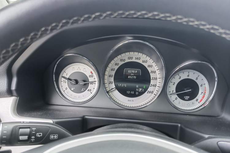 Used Mercedes-Benz GLK-Class 2013 GLK 300 4MATIC Dynamic Sunroof Model