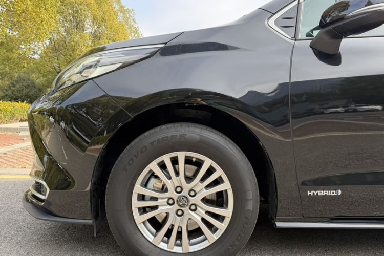 Used Toyota Sienna 2021 2.5L Hybrid Luxury Edition