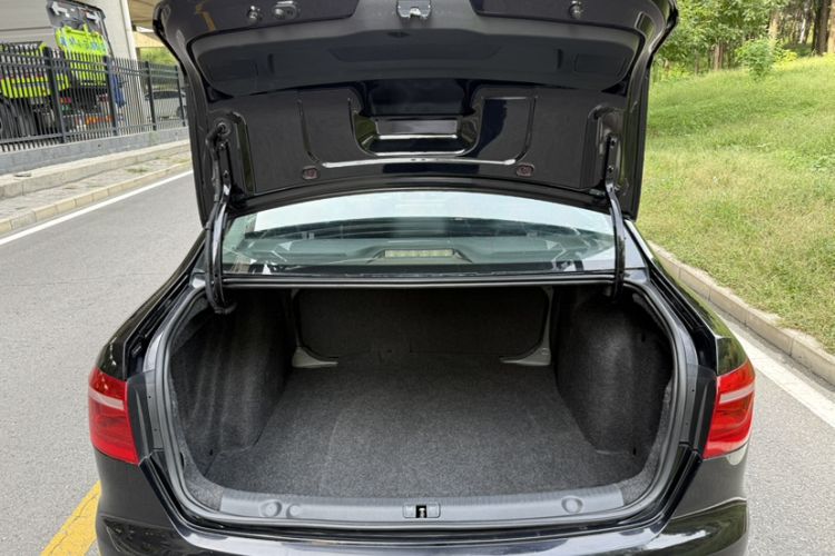 Used Volkswagen Lavida 2013 Revised Classic 1.6L Manual Fashion Edition
