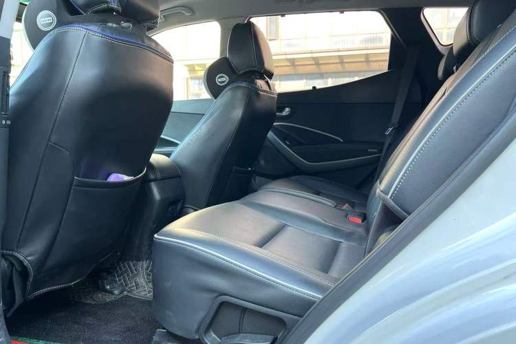 Used Hyundai Santa Fe 2017 2.0T Automatic Two-Wheel Drive Smart Version 7 Seats