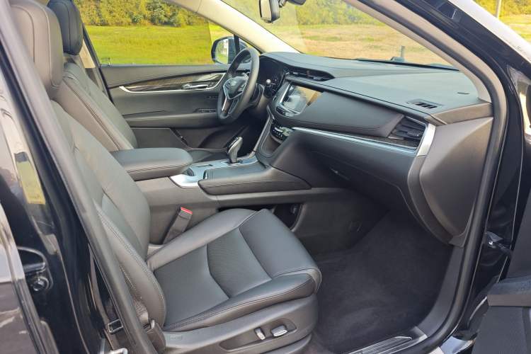 Used Cadillac XT5 2018 25T Luxury Model
