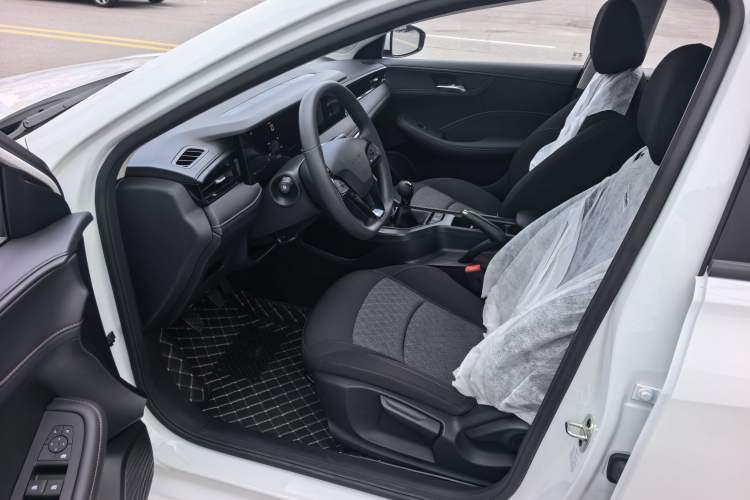 Used Roewe i5 2023 1.5L Manual Comfort Edition
