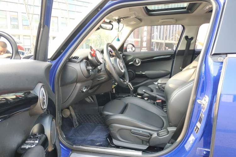 Used  MINI 2019 1.5T COOPER Classic Edition Five-Door Version
