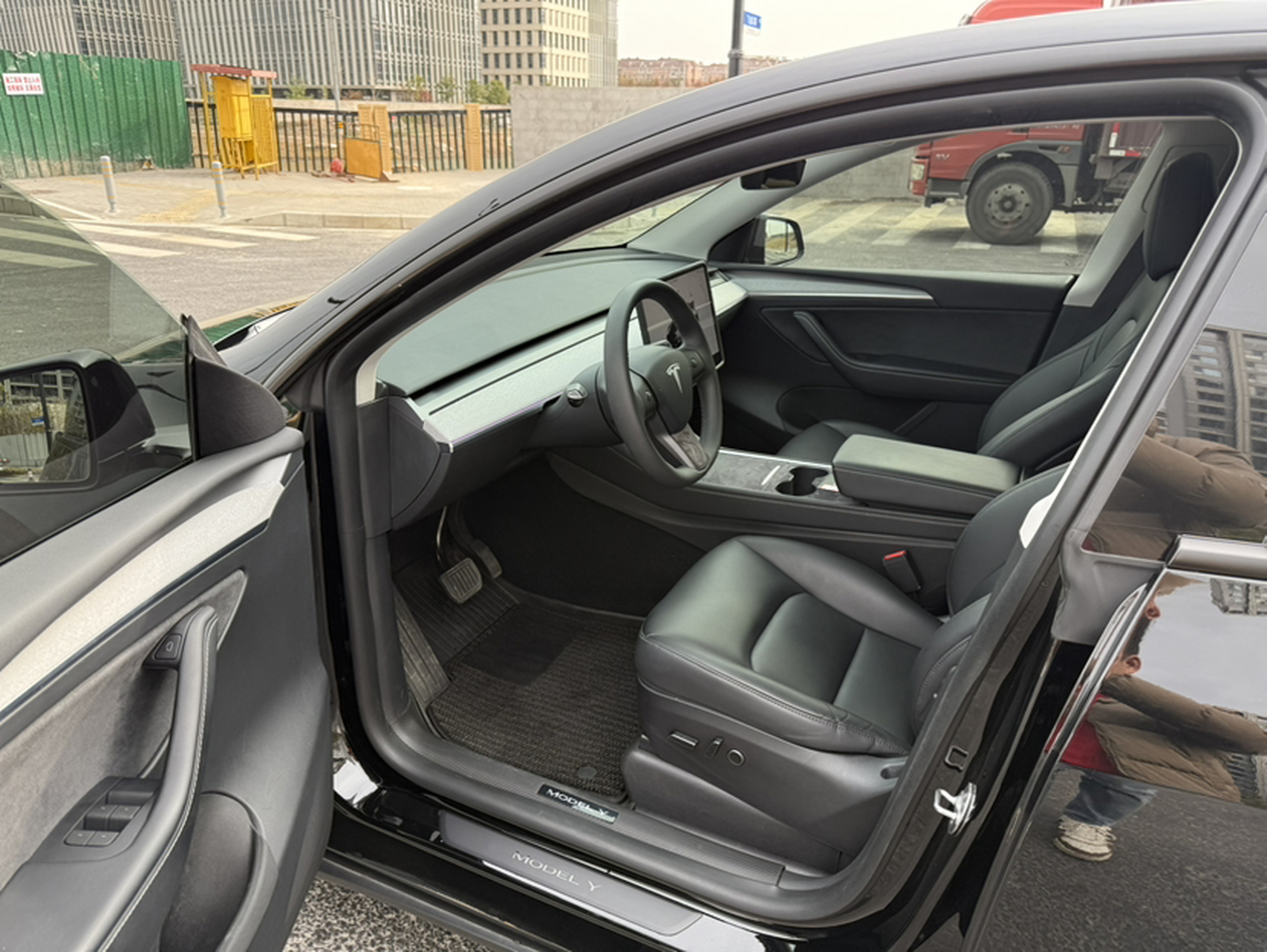 Переднее сиденье в автомобиле