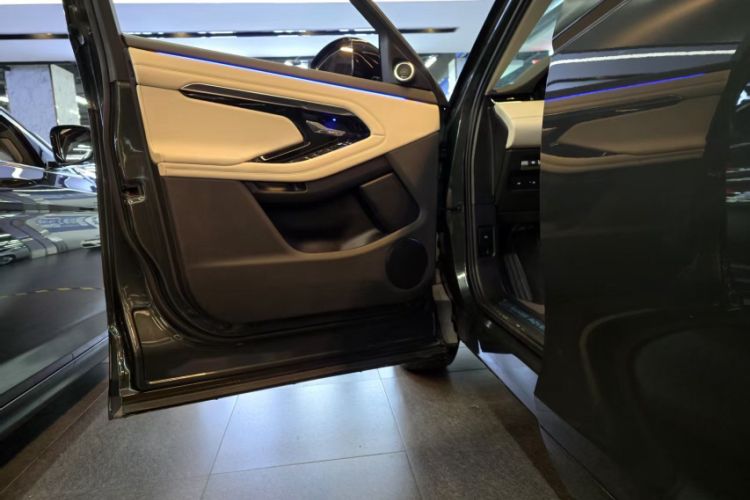 Used Land Rover Range Rover Evoque 2021 Range Rover Velar L 249PS R-Dynamic First Edition
