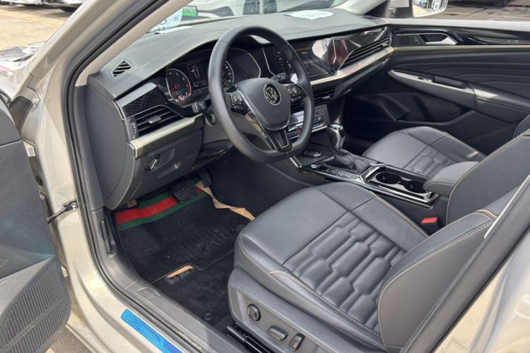 Used Volkswagen Passat 2020 Facelift 330TSI Elite Edition China VI Standard
