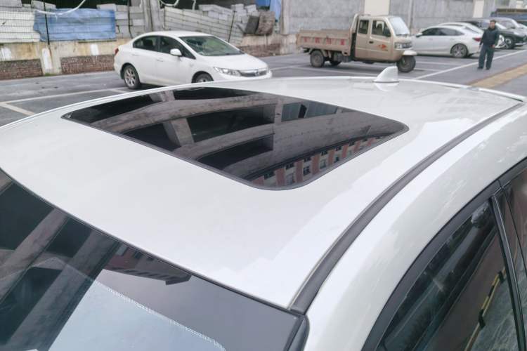 Used Toyota C-HR 2018 2.0L Luxury Sunroof Version China V Emission Standard
